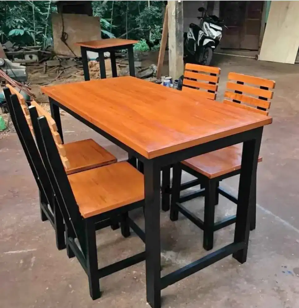 Di juwal meja kursi lestoran 1 set kursi 4 meja 1
