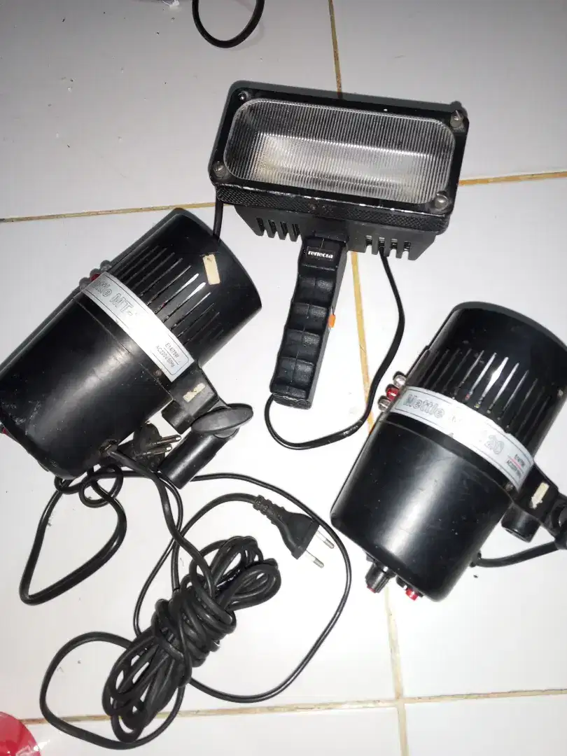 Lampu studio untesting 3unit borong Rp 100rb