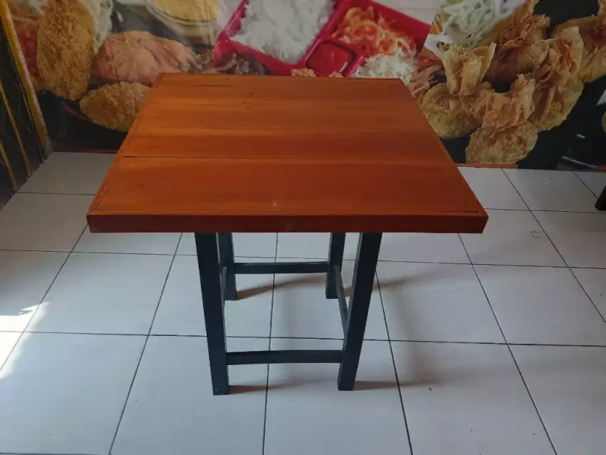 Meja + bangku (3 set) bekas resto