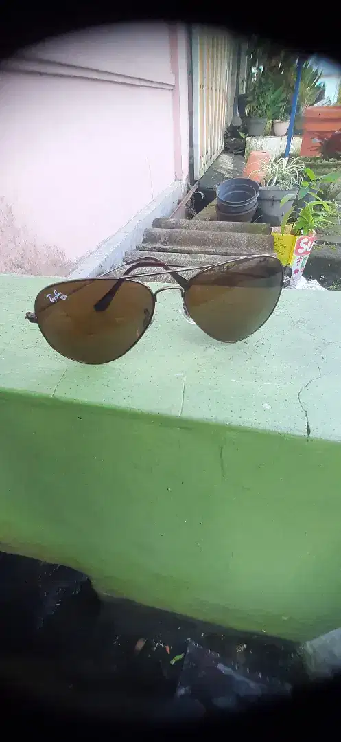 Kacamata lensa coklat