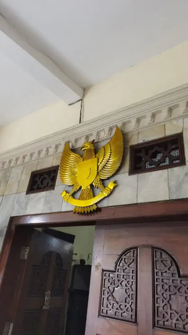 Patung Hiasan Dinding Garuda Emas Kayu Jati Besar