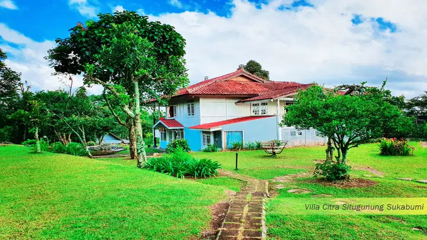 Villa Dekat Objek Wisata Lembah Purba Situ Gunung Sukabumi