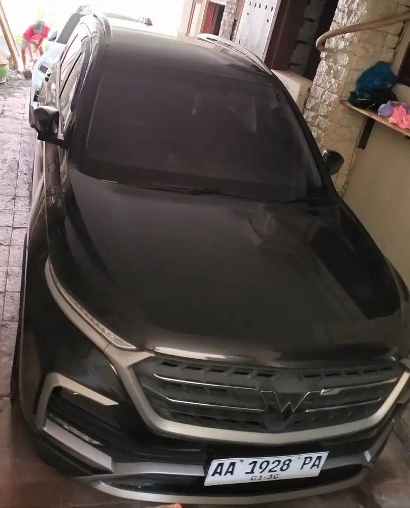 Wuling Almaz Hitam Metalik - 2019