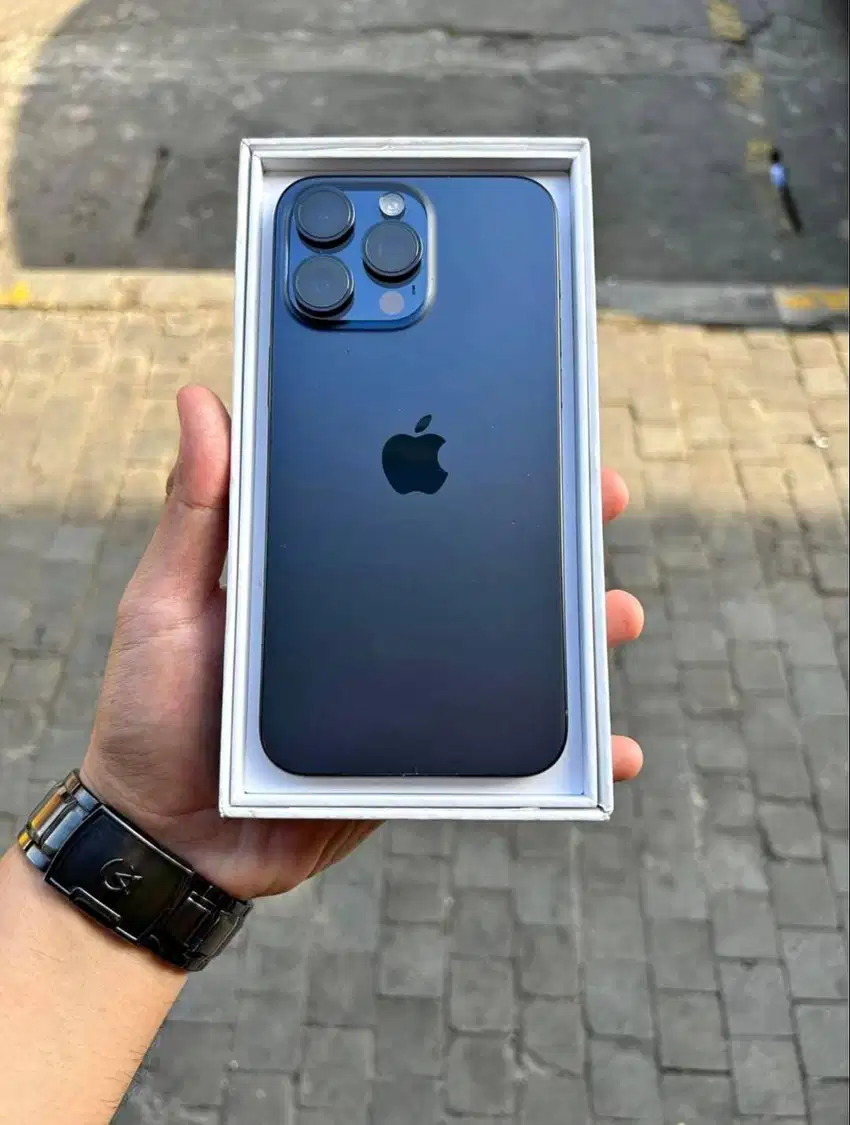 Mau jual dibli iphone 13 256Gb baru pakai 1 bulan pro max eks garansi