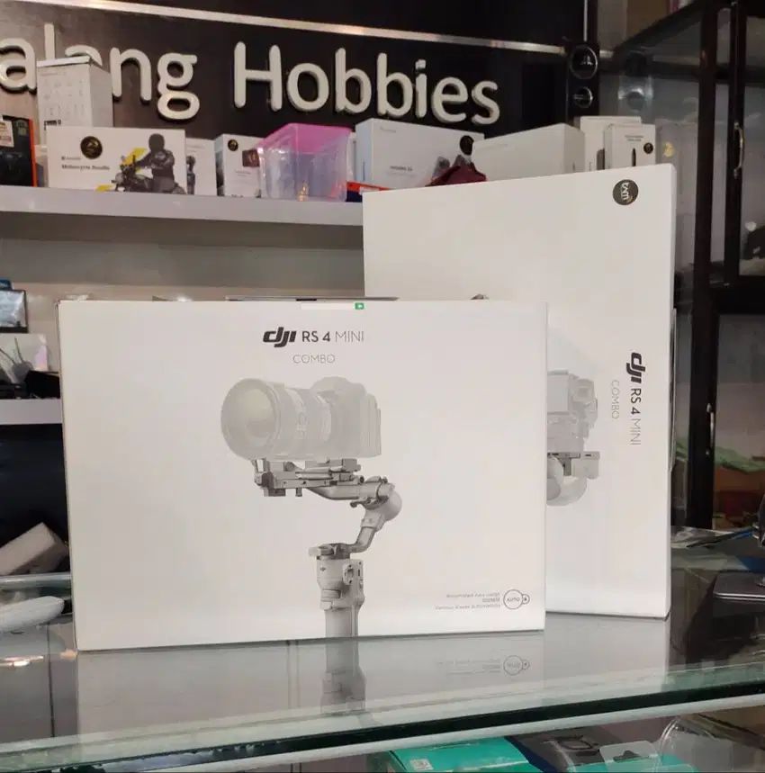 DJI RS 4 Mini Combo - Compact and Lightweight Gimbal