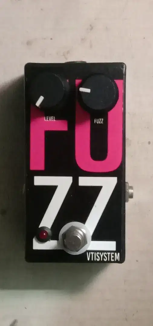 FUZZ EFEK GITAR LISTRIK
