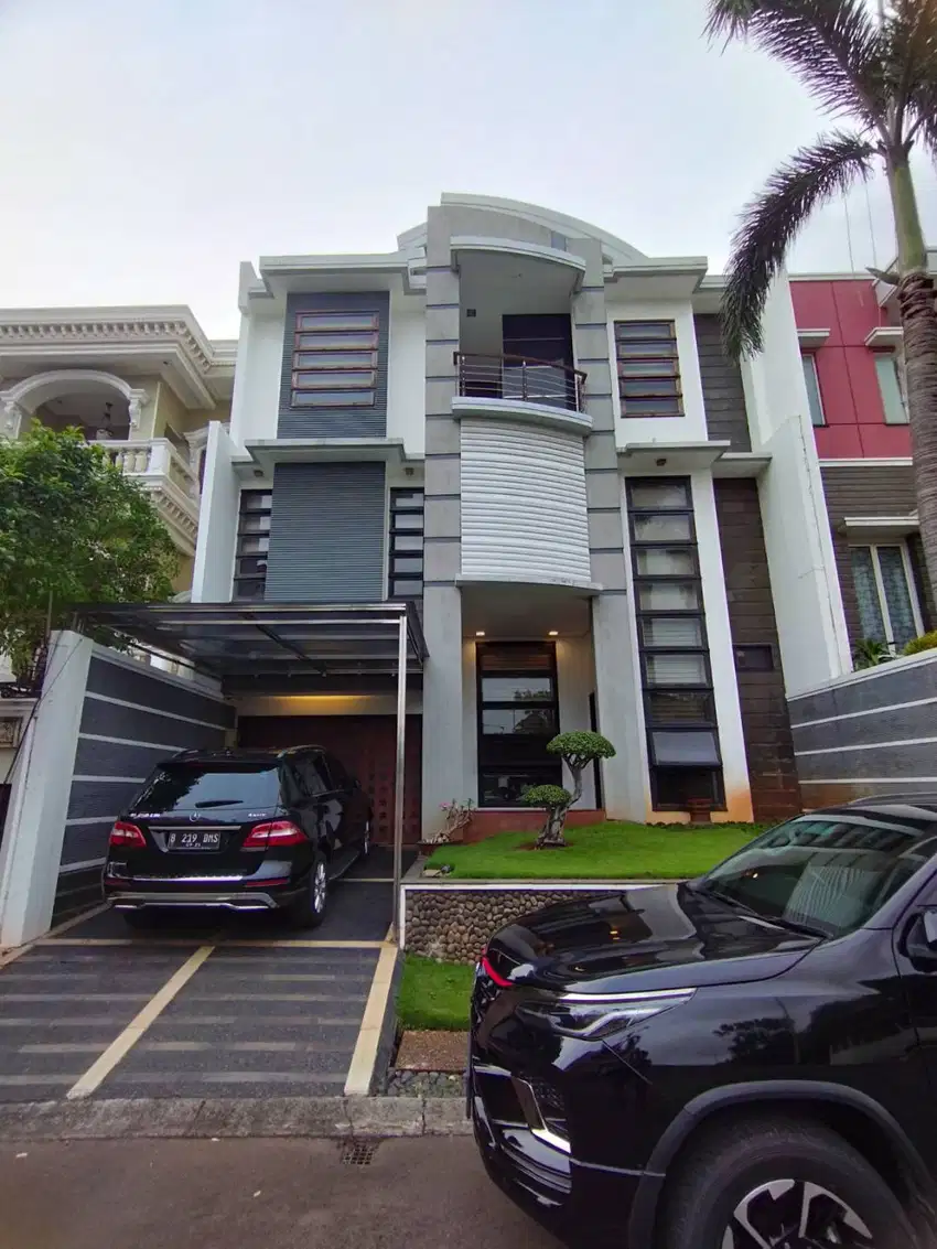 Dijual Rumah Mewah 3 Lantai di Kelapa Gading Jakarta