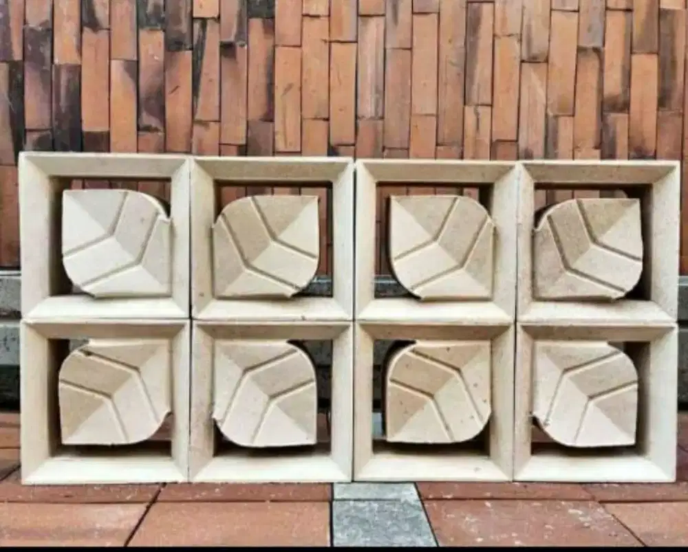 Roster dinding hiasan teras