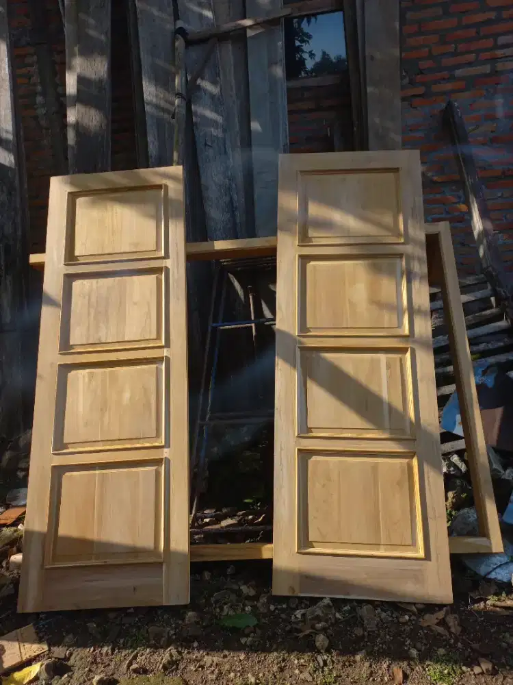 Pintu kayu jati