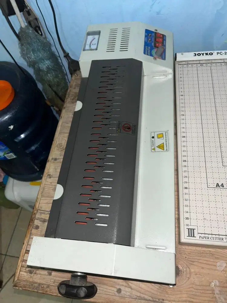 Mesin Laminating dan pemotong kertas