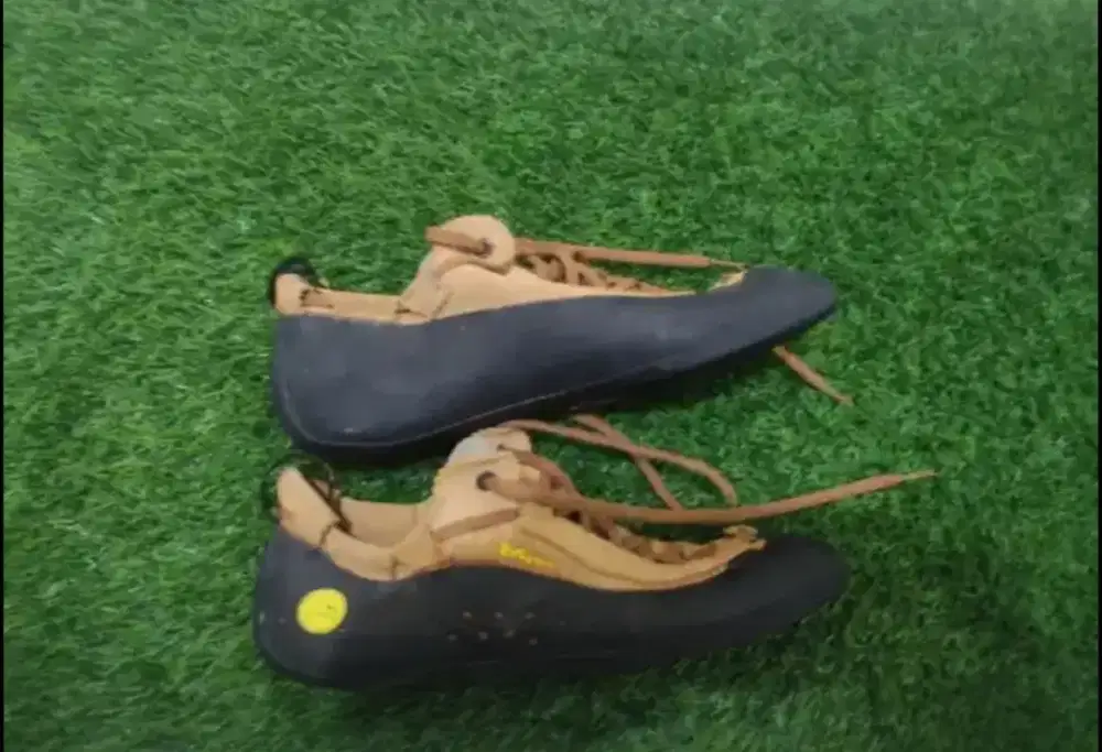 Sepatu panjat tebing ukuran 42 43