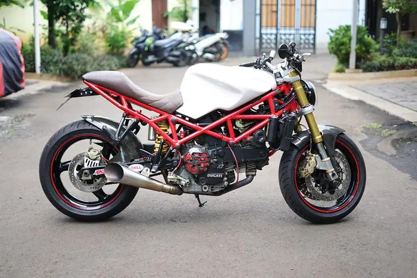 Ducati ST2 944 Th. 2002 Custom N129000aked