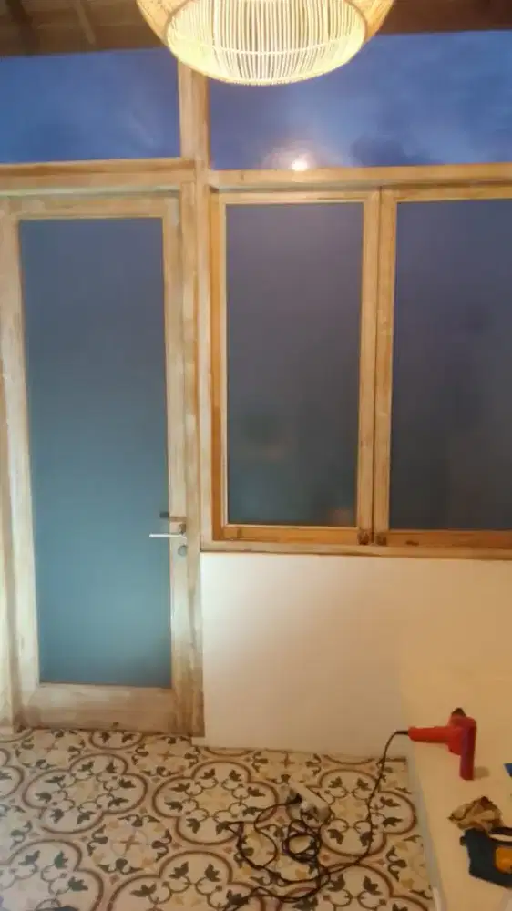 Stiker sanblas dan kaca film hasil maksimal 80% gelapnys