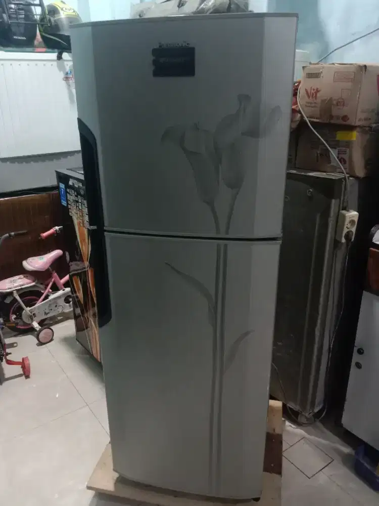 Kulkas 2 pintu panasonic inverter