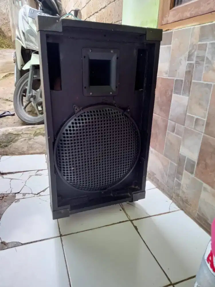 Box speakeur +salon 15inchi berikut twiternya