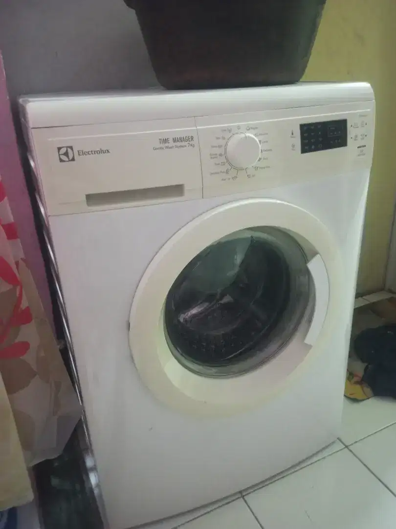 Elektrolux front loading ewf85752 7kg
