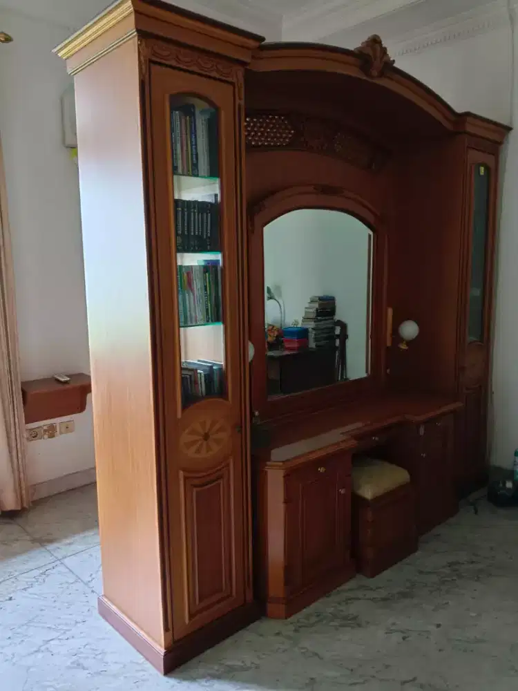 Meja rias tualet + lemari jadi 1