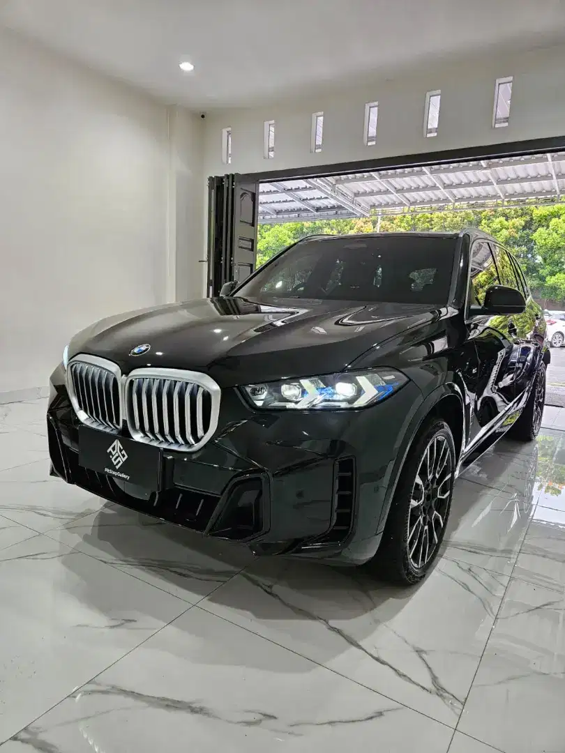 Bmw X5 msport 2024 warna hitam