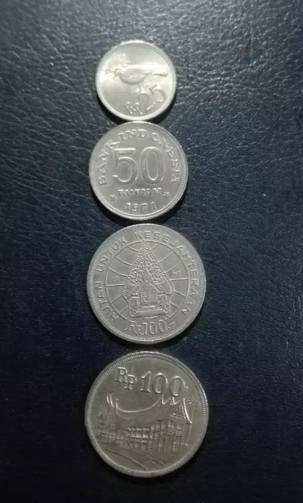 Satu Set Uang Koin Kuno Indonesia .