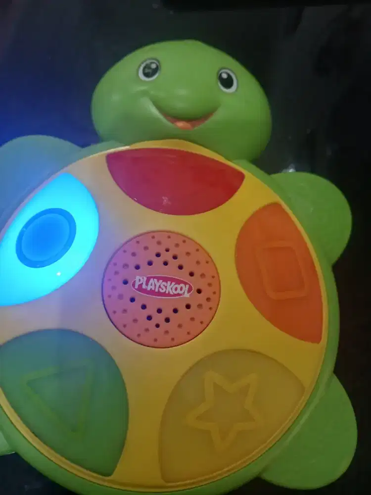 Mainan anak Playskool turtle music