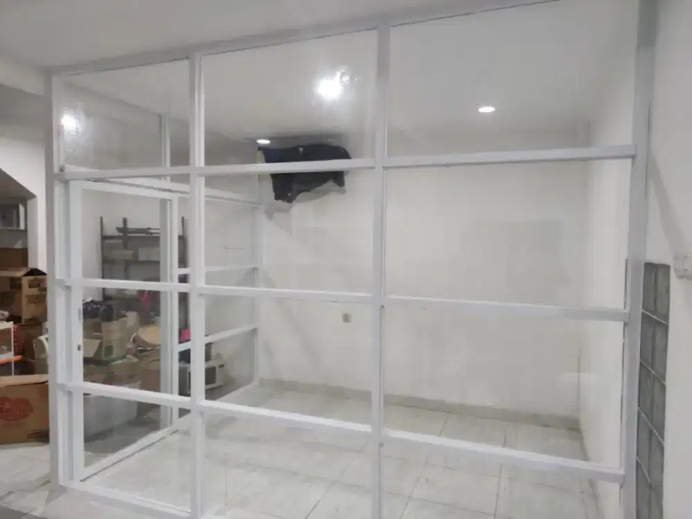 Sekat ruangan Partisi alumunium kaca