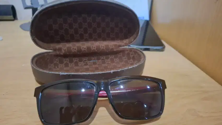 GUCCI Sun glasses with box