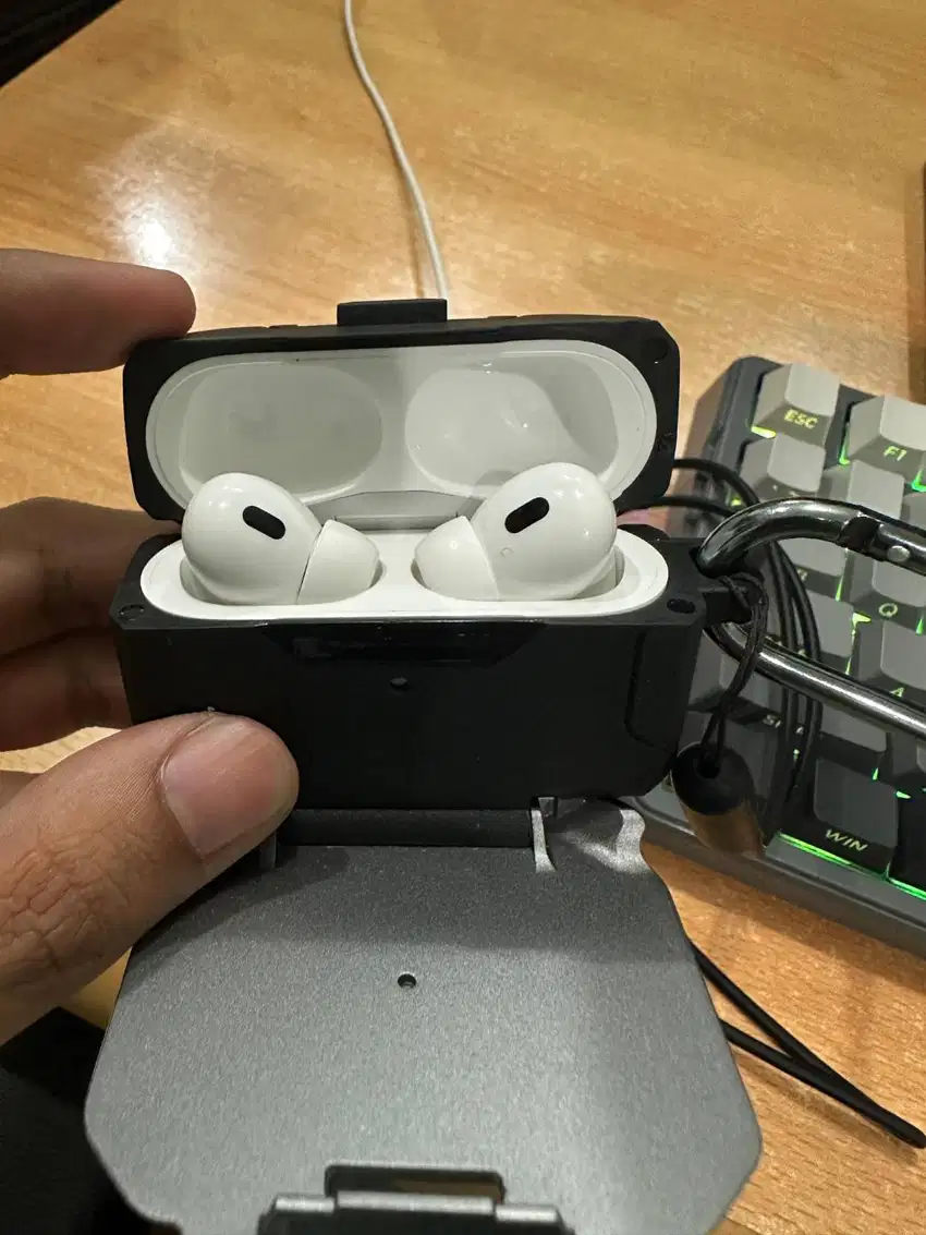 Apple AirPods Pro (generasi ke-2) dengan USB-C