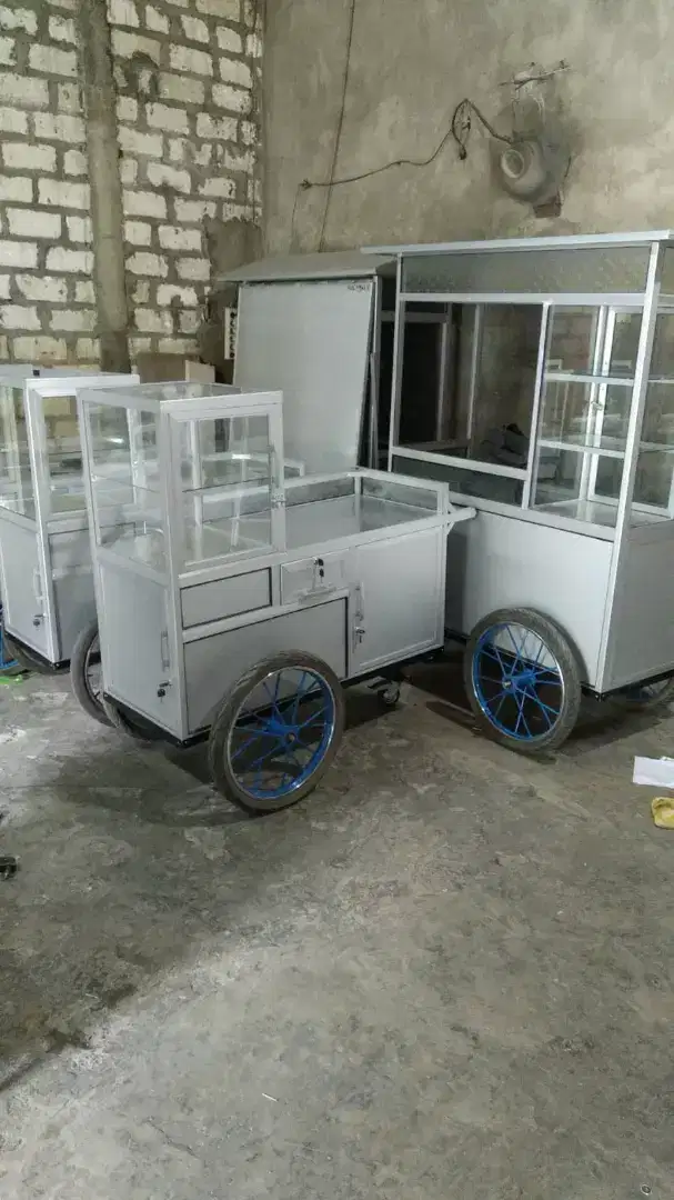 Rombong jualan serbaguna