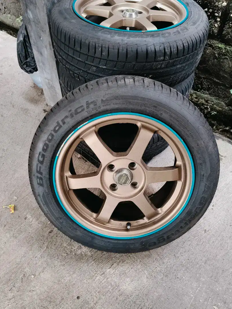 Velg TE37 R16 4x100 lebar 7 et 35 +Ban 195/55/16 BF Goodrich Advantage