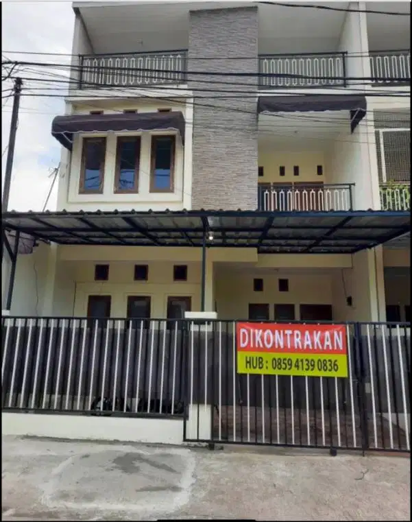 Disewakan Rumah di Pinggir Jalan Raya