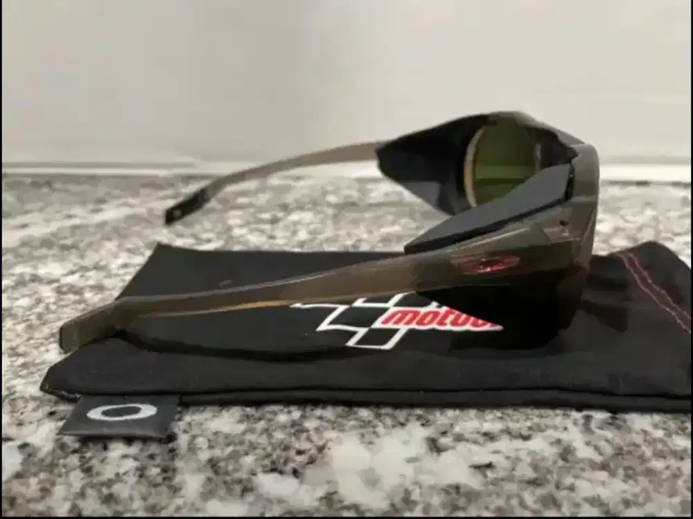 Kacamata sunglasses oakley x motogp