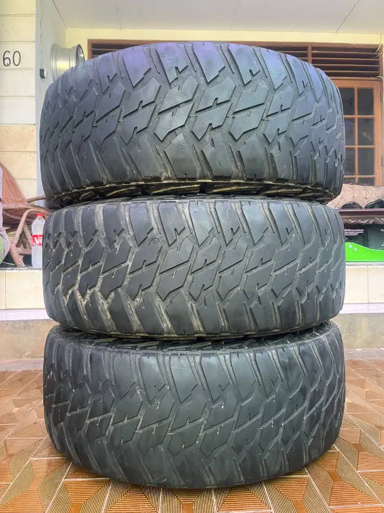 Ban Kanati Mud Hog M/T 285 70 r17 3pcs