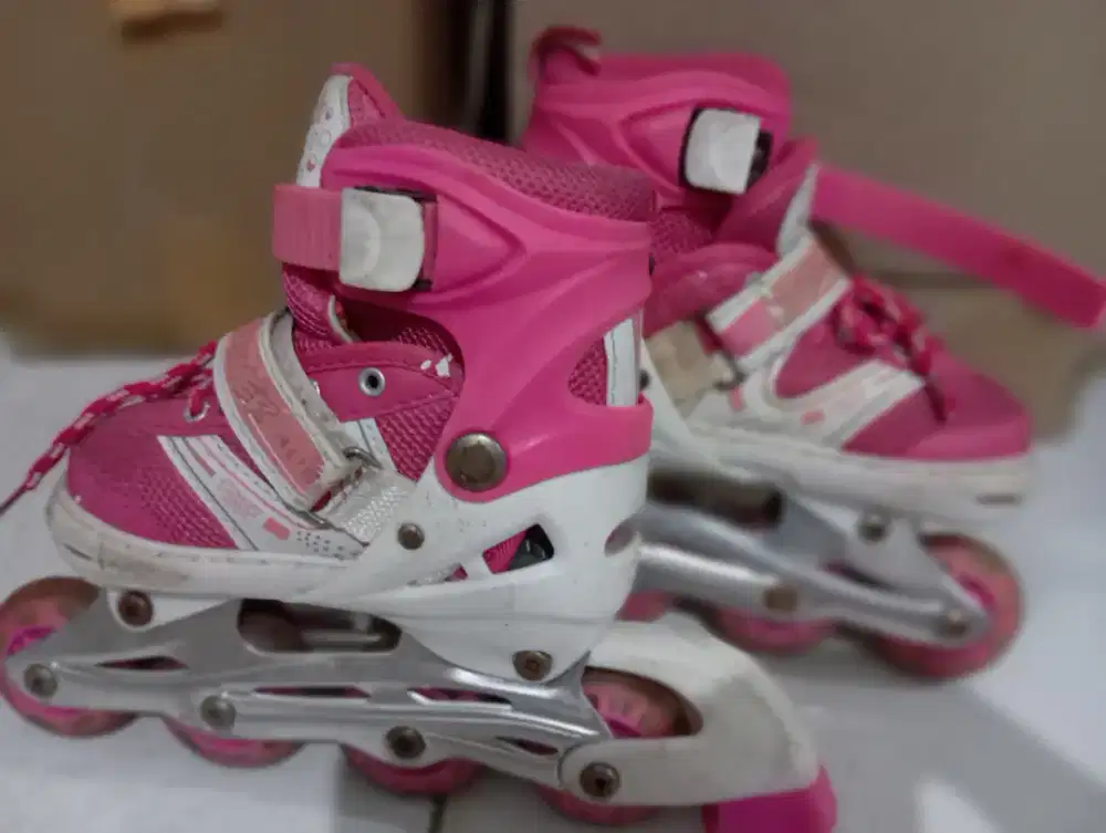 Sepatu roda merk power