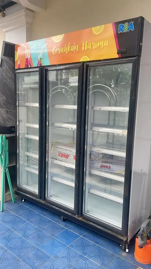 Chiller kulkas displaycase