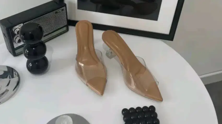 Sendal hak kaca size 37