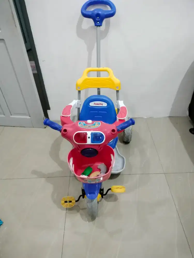 Sepeda anak roda 3 merk family