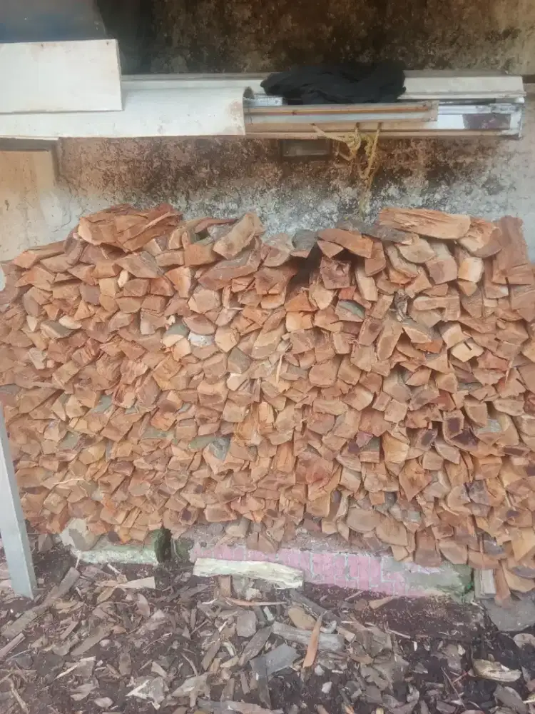 Kayu bakar rambutan belah