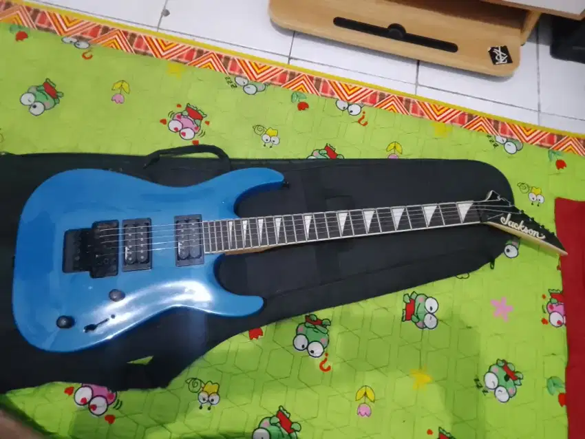 Jackson Dinky Arch Top JS32 DKA Guitar, Amaranth FB, Bright Blue