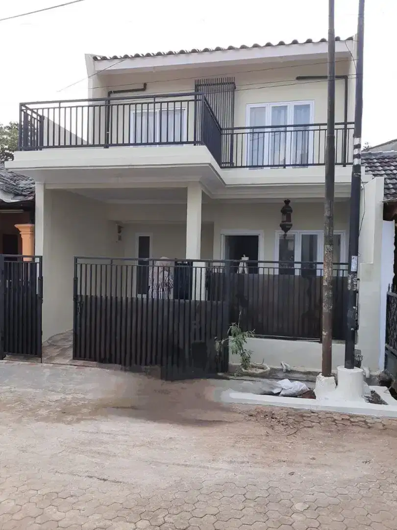 Di jual rumah bagus dalam komplek di griya cinere depok