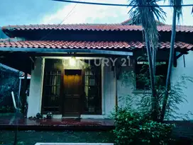 FOR SALE Rumah Lama Di Lokasi Strategis, Jalan Utama Cawang