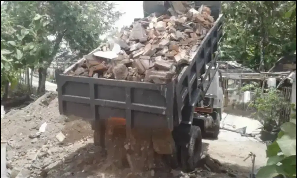 Tanah urug uruk puing bangunan