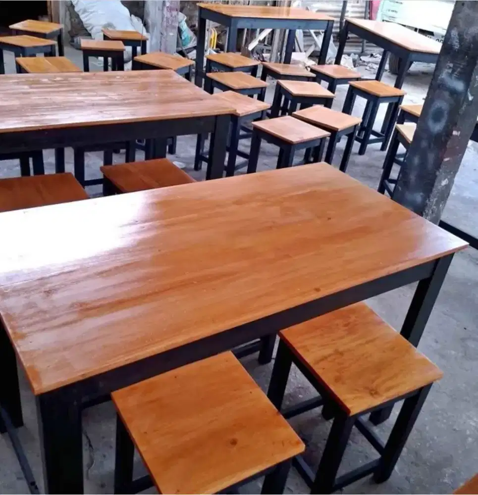 Di juwal meja kursi lestoran 1 set kursi 4 meja 1