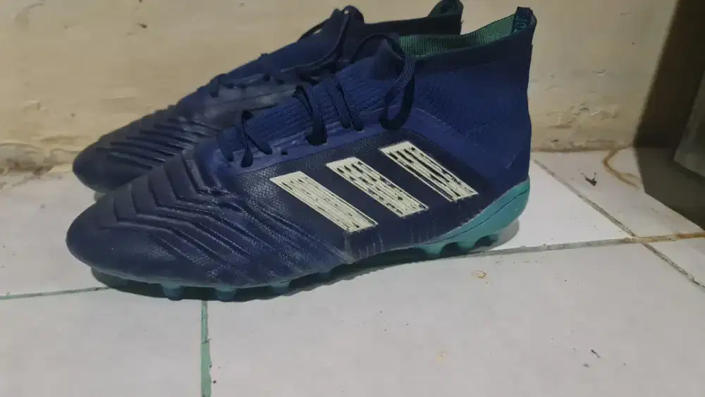 Sepatu bola Adidas Predator 18.1 AG Original