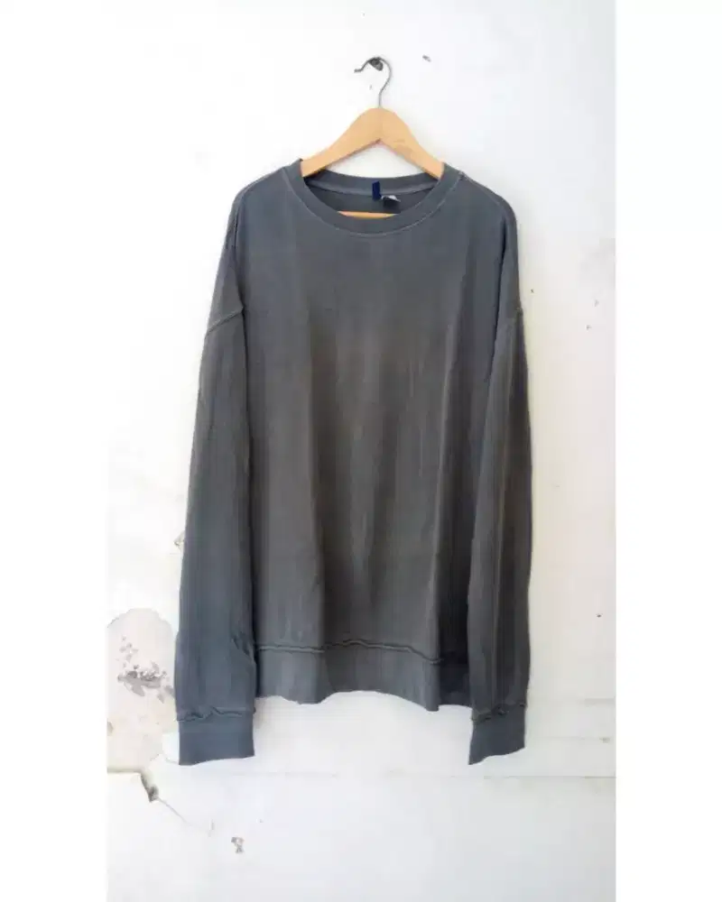 H&M crewneck smoke grey - size M
