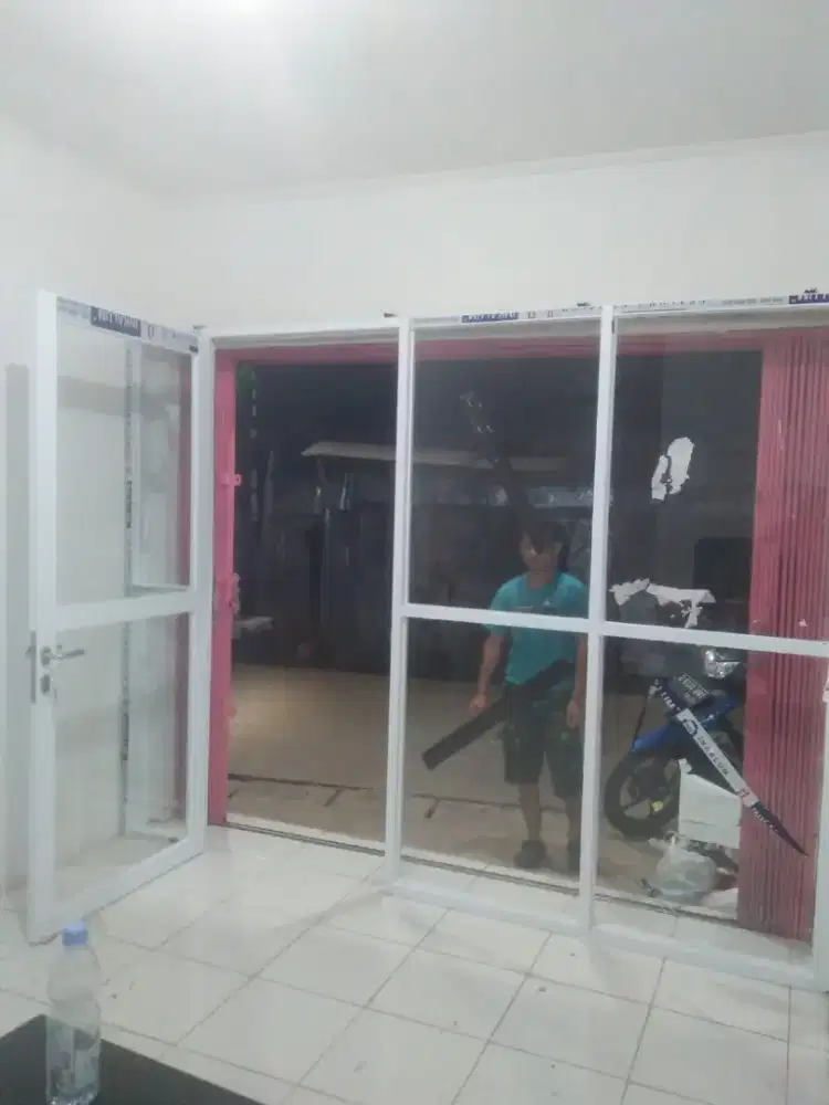 Partisi kaca kios dan ruko