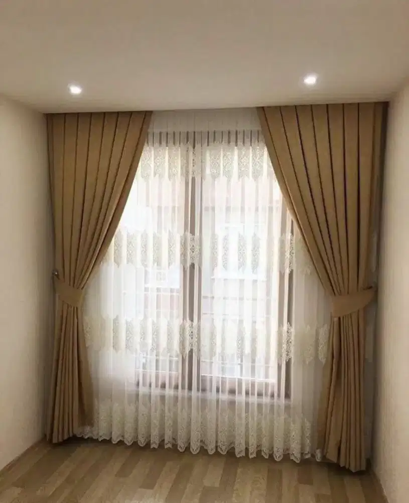 Pasang gordyn gorden murah vertikal roll blind jasa wallpaper dinding