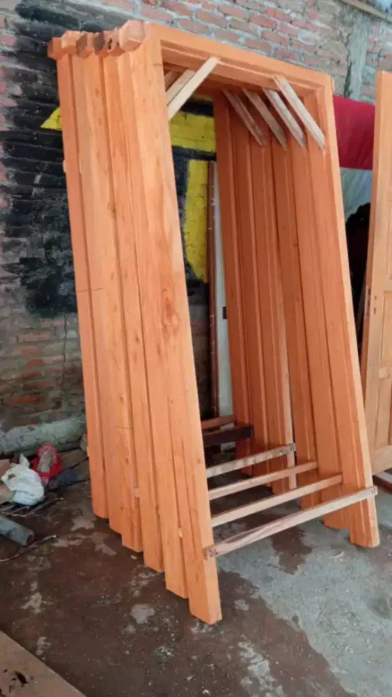 Kusen pintu kamar kayu mahoni