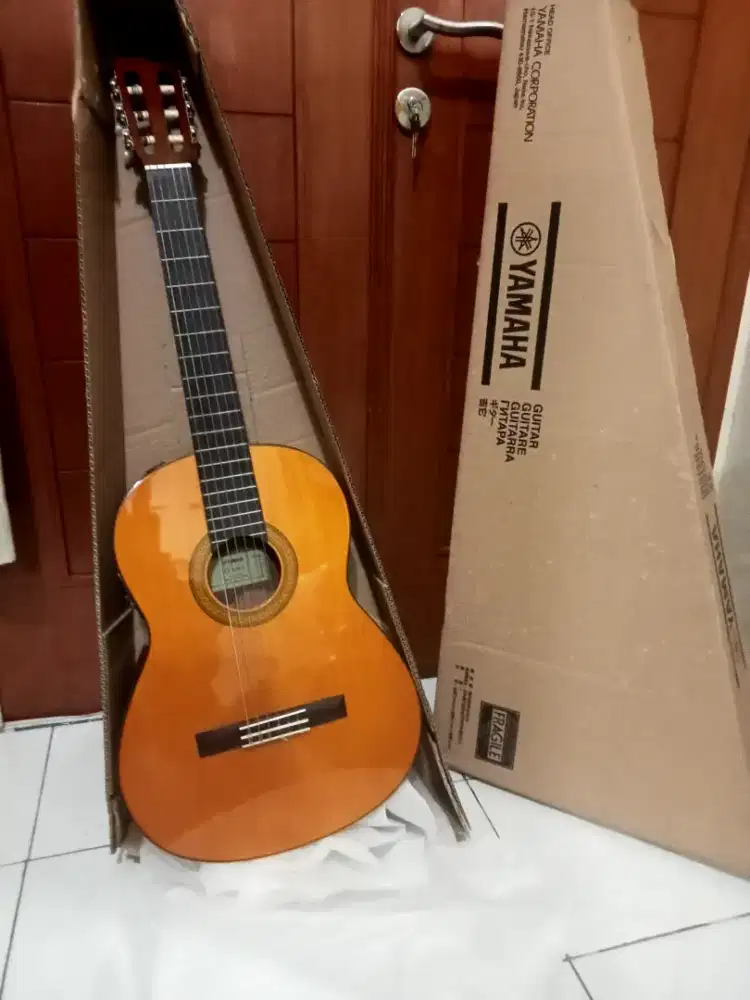 Gitar Yamaha CGX 102 (akustik elektrik)