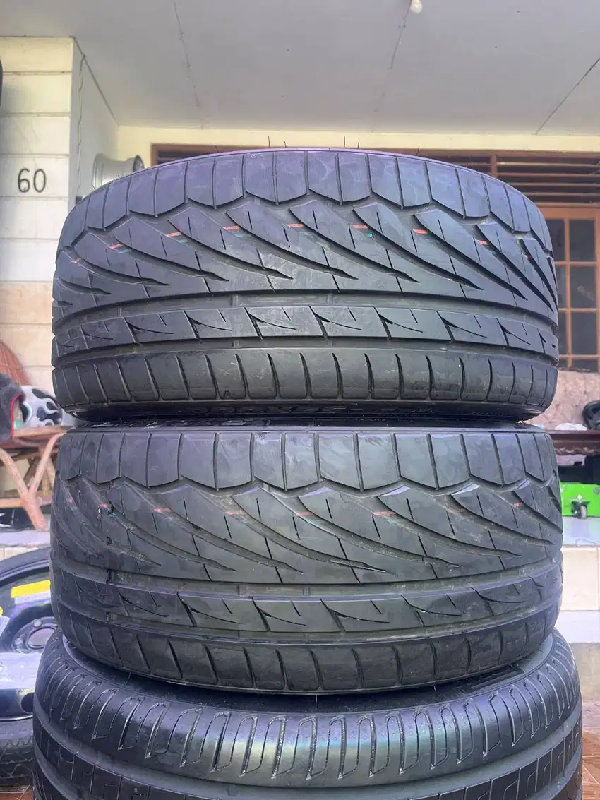 Ban Toyo Proxes TR1 235 35 r19 2pcs