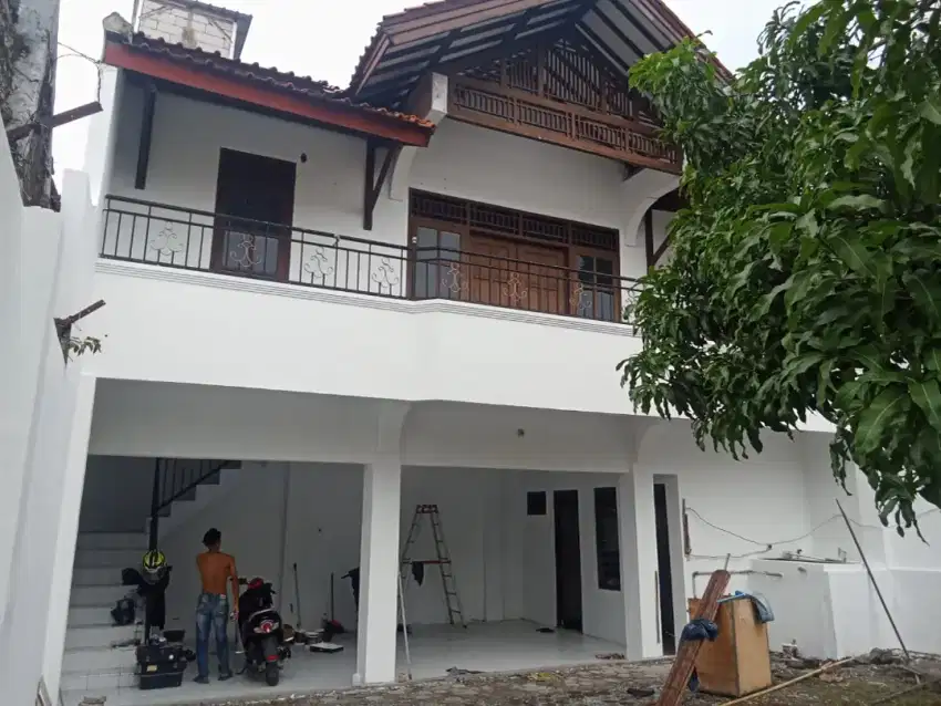 Jual Rumah tinggal tingkat bagus, bisa untuk kantor, gudang. Dkt pasar